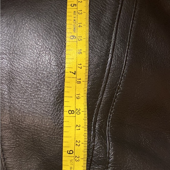 EUC black leather shoulder bag made in Italy. - Picture 4 of 10